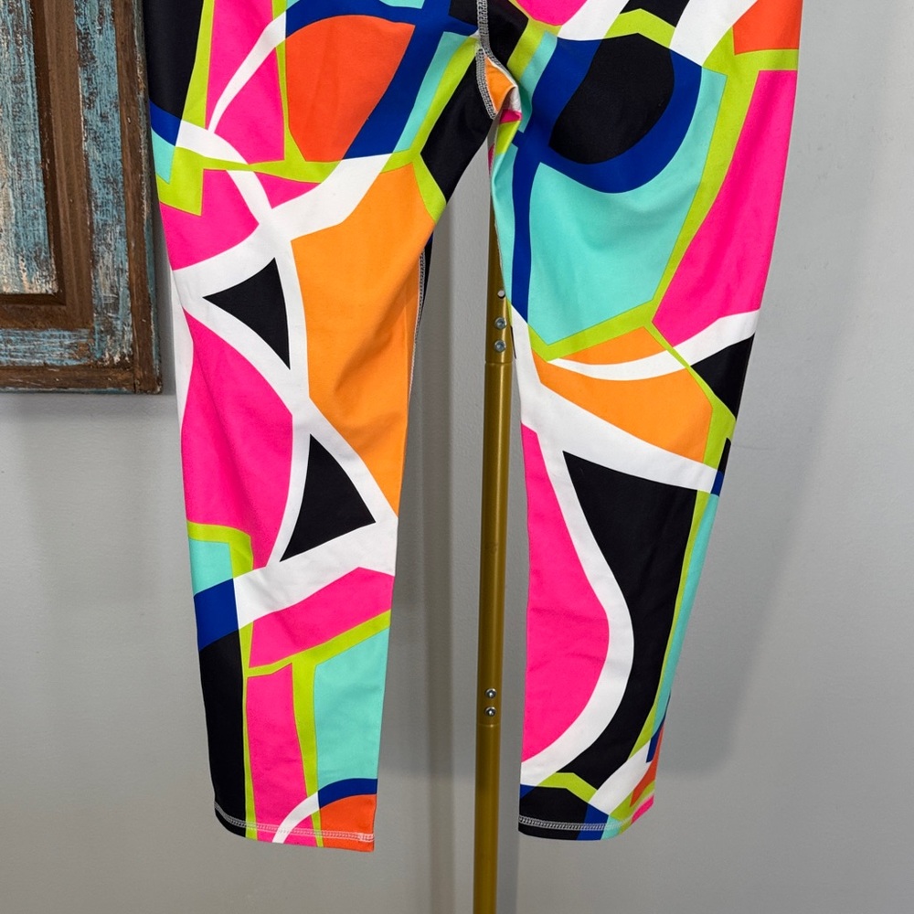 Fabletics Multicolor Geometric Capri Leggings NEW… - image 7